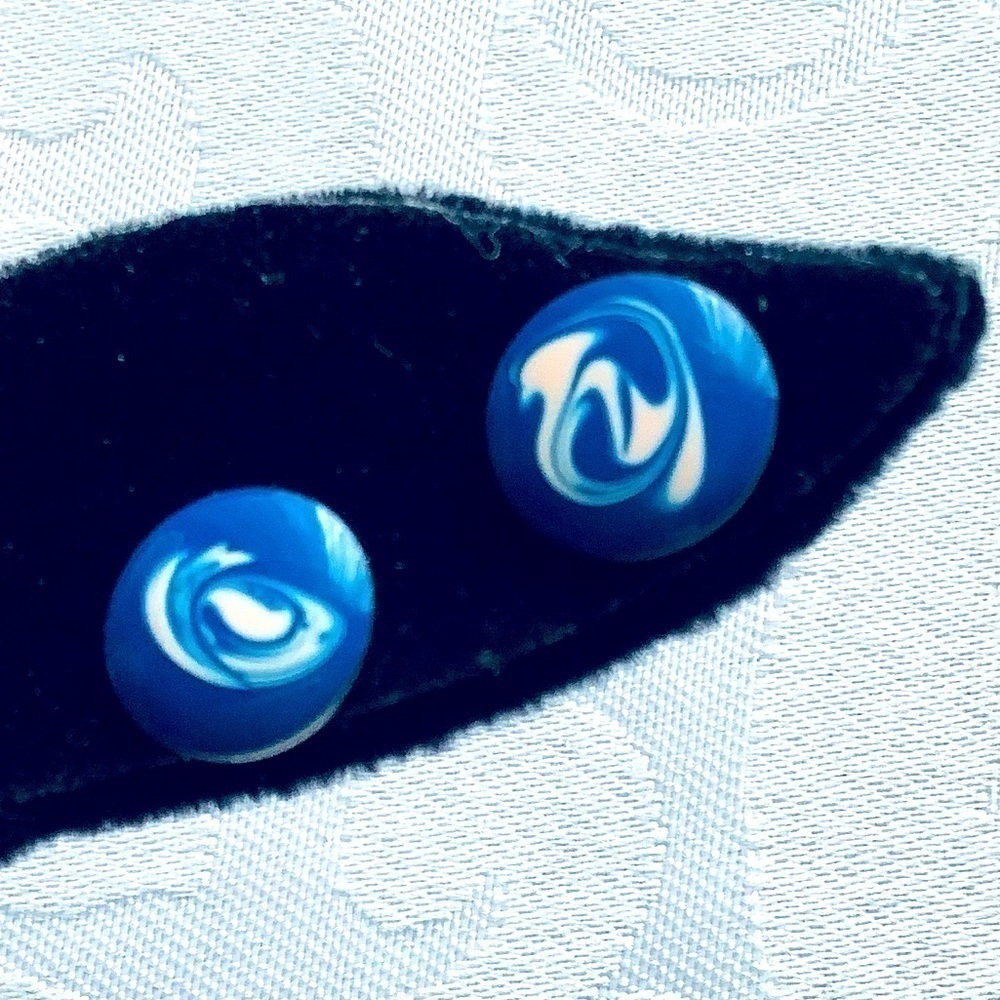 👀4/$25 Mini Blue Marbled Enamel Studs